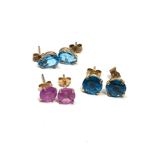 206 - 2 x 9ct gold vintage  gemstone stud earrings inc. blue topaz & pink sapphire (3.4g)
