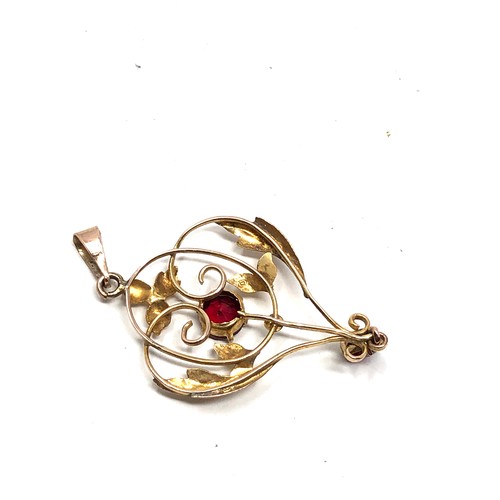 203 - 9ct gold antique red paste lavalier pendant (1.7g)