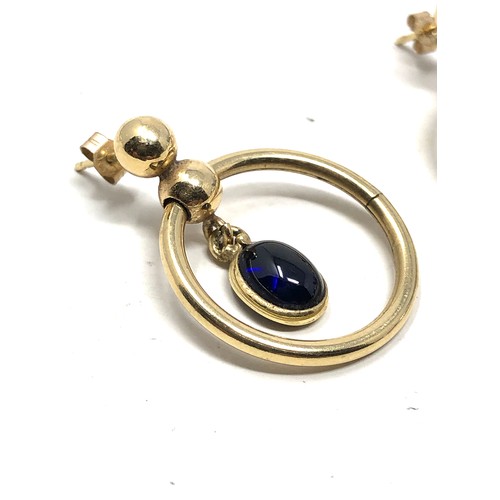 188 - 14ct gold synthetic sapphire circle drop earrings (4.4g)