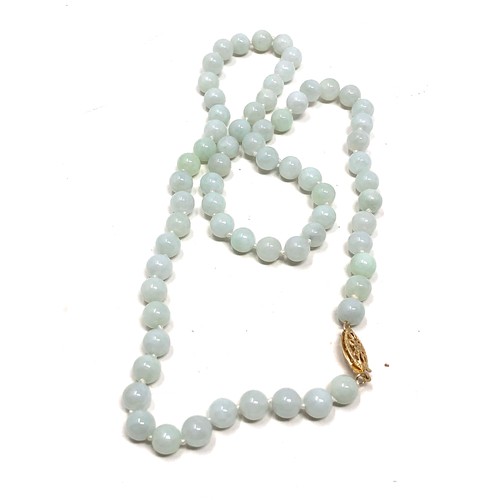 158 - 14ct gold clasp jade beads  necklace (25.9g)