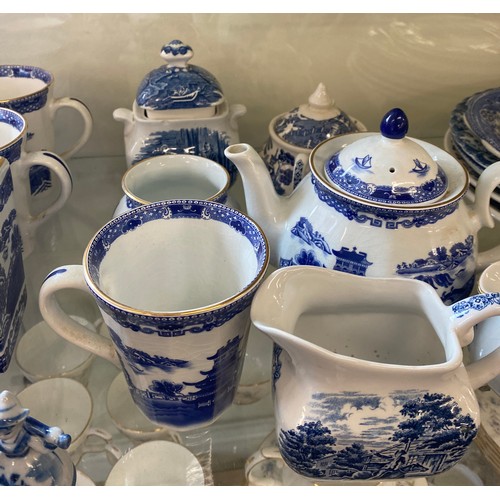 460 - Selection of vintage blue and white pottery to include cups, saucers, teapots etc