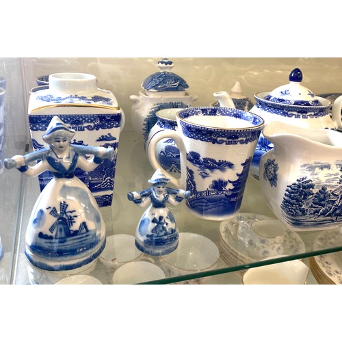 460 - Selection of vintage blue and white pottery to include cups, saucers, teapots etc