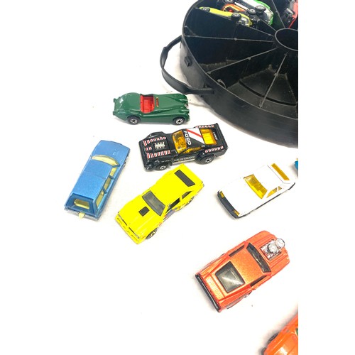 112 - Hot wheels carrying case to include diecast cars and later, Matchbox, Corgi, Hot wheels etc