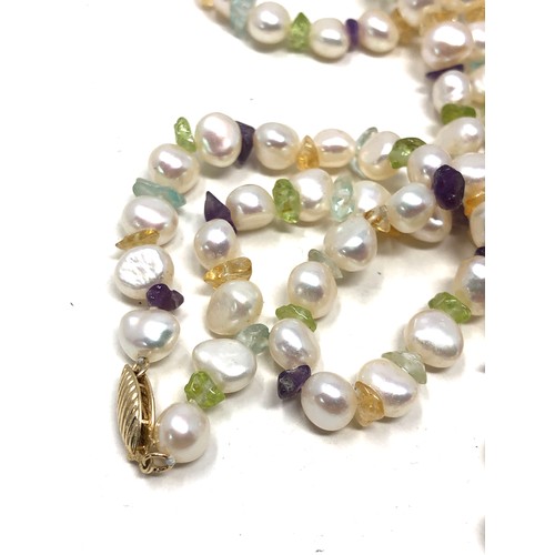 160 - 14ct gold clasp pearl, peridot, amethyst, citrine & aquamarine single strand necklace (43.7g)