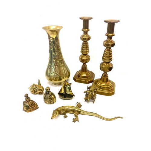 340 - Selection of assorted brassware and metalware to include Tankards, chargers etc