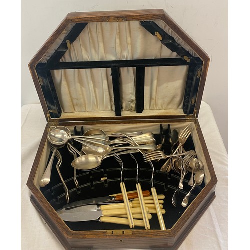 391 - Canteen of cutlery case with a selection of cutlery with a cased silver plated spoon set