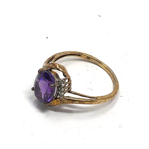 208 - 9ct gold vintage amethyst & clear gemstone twist setting dress ring (2.1g)