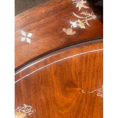 427 - Fine quality large Chinese oriental mother of  pearl dining table and 8 chairs, some pieces of mop a... 