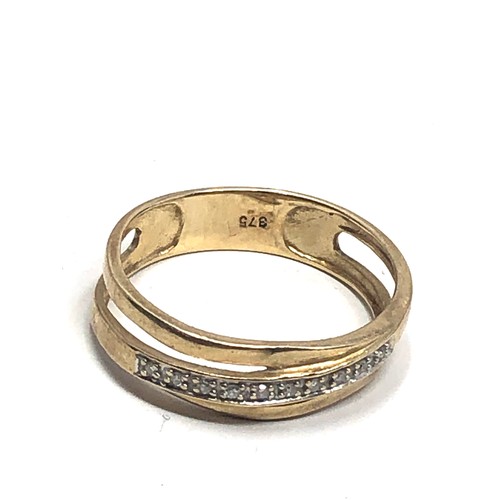 64 - 9ct gold vintage diamond ring (2.3g)