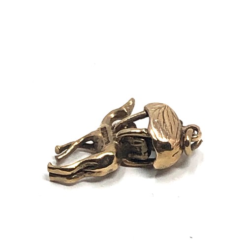 63 - Vintage 9ct gold camel carriage charm (2.3g)