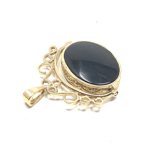 99 - 9ct Gold Framed Onyx & Carnelian Spinner Fob (4.5g)