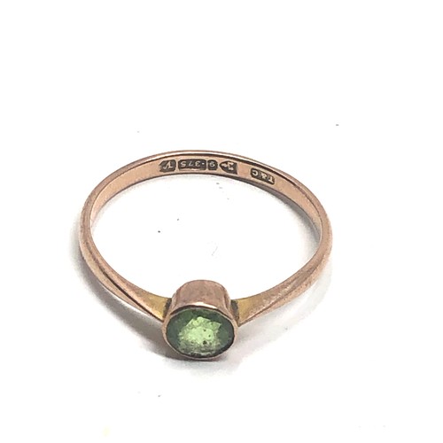 118 - 9ct gold green stone ring  (1.1g)