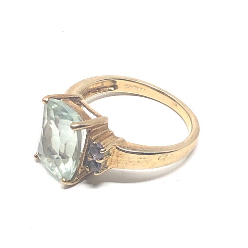 70 - 9ct gold prasiolite & rock quartz dress ring (4g)