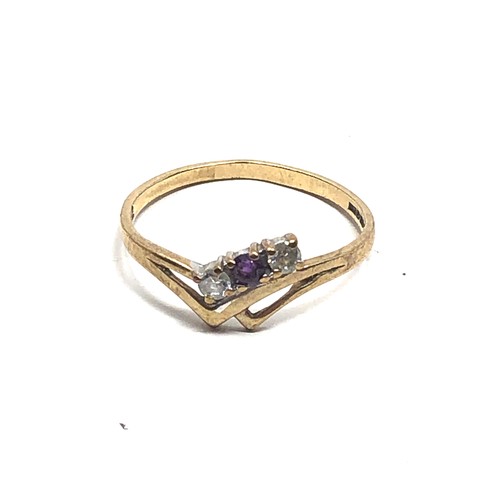 102 - 9ct gold vintage amethyst & clear stone ring (1.3g)