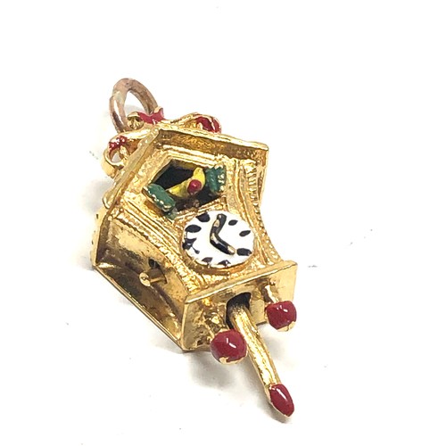 105 - 9ct gold cuckoo clock charm (2.6g)