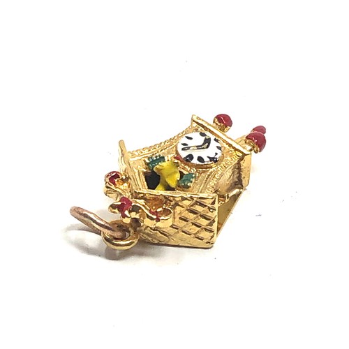 105 - 9ct gold cuckoo clock charm (2.6g)