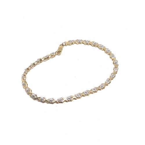 90 - 9ct gold diamond link bracelet (5g)