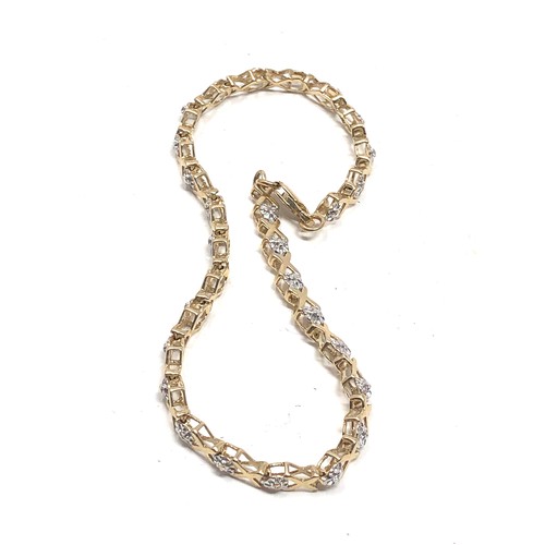 90 - 9ct gold diamond link bracelet (5g)