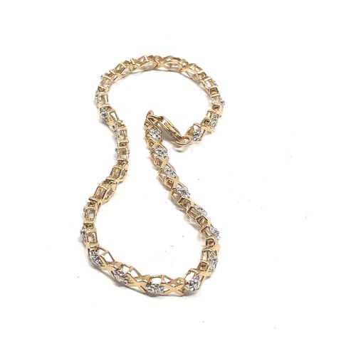 90 - 9ct gold diamond link bracelet (5g)