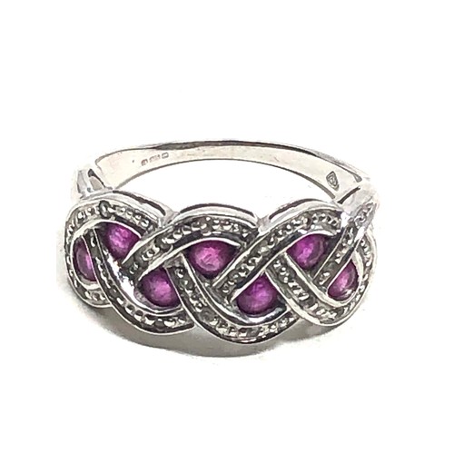 122 - 9ct white gold ruby & diamond ring (3.4g)