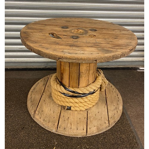 Retro old cable drum coffee table measures approx 24 inches tall, 31 ...