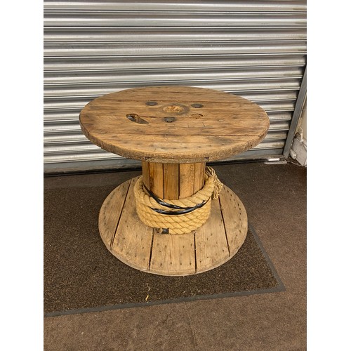 Retro old cable drum coffee table measures approx 24 inches tall, 31 ...