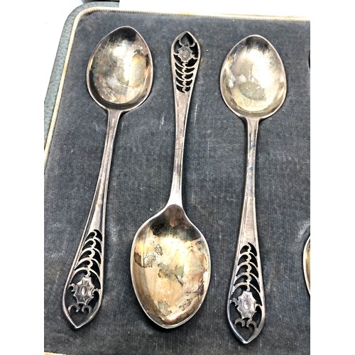 44 - Boxed set of silver tea spoons