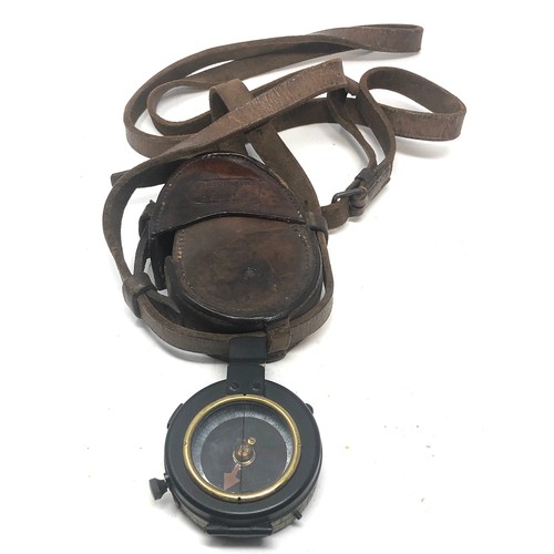 515 - WW1 British officers compass in leather case marked hobson & sons 1914 london compass marked F-L 191... 