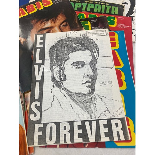 362 - Selection of Elvis Presley collectors magazines includes Elvis forever, Official Poster mag etc