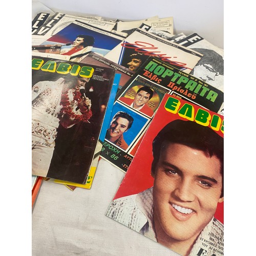 362 - Selection of Elvis Presley collectors magazines includes Elvis forever, Official Poster mag etc