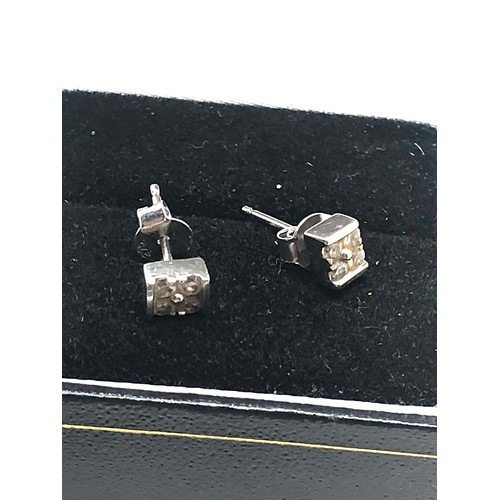 87 - 18ct white gold diamond stud earrings (1.4g)