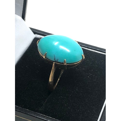 93 - 9ct gold vintage turquoise ring (4.1g)