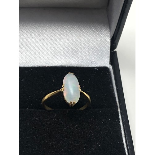 111 - 18ct gold vintage opal ring (1.5g)