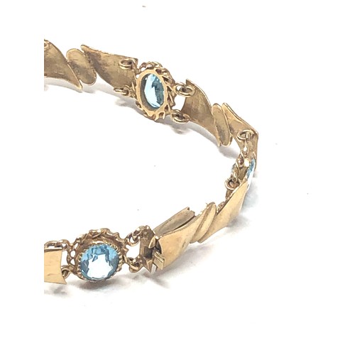 77 - 9ct gold topaz bracelet (11.7g)