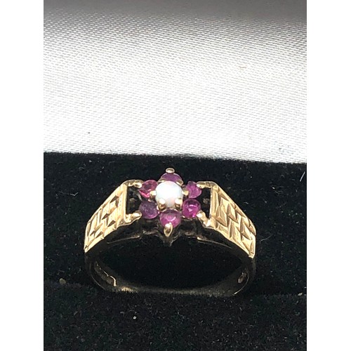 63 - 9ct gold opal & amethyst ring 2.5g