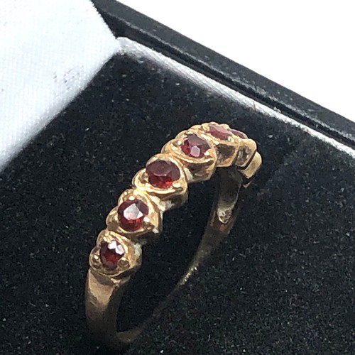 103 - 9ct gold garnet ring (2.2g)