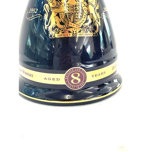 67 - Bells Whiskey limited edition celebrating 50 years reign of Queen Elizabeth II sealed with contents