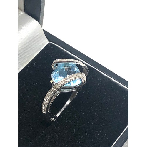 44 - 9ct white gold topaz & diamond ring weight 3g