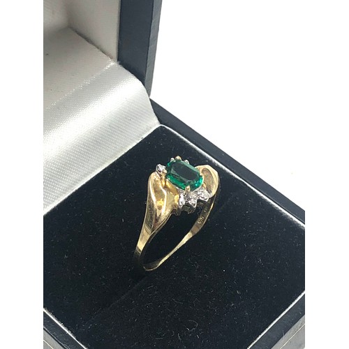 51 - 9ct gold diopside & diamond ring weight 2.2g