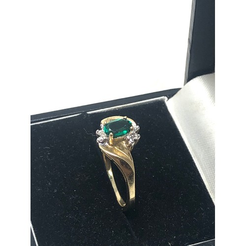 51 - 9ct gold diopside & diamond ring weight 2.2g