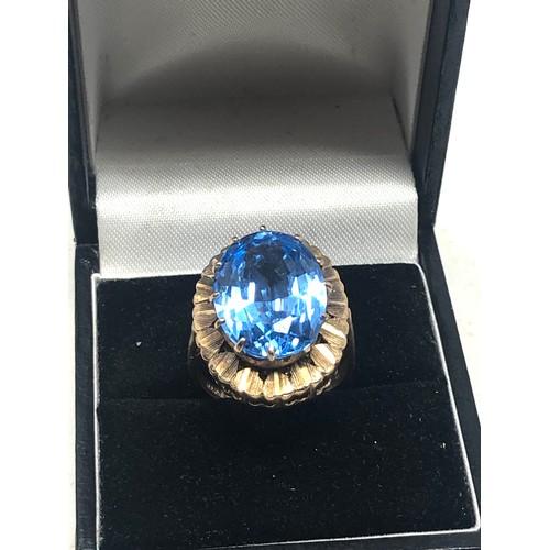 61 - 9ct gold large gemstone ring weight 7g