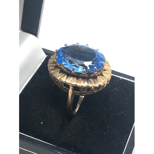 61 - 9ct gold large gemstone ring weight 7g