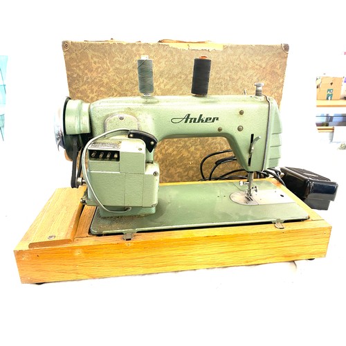 262 - Cased Anker RR 25382 sewing machine