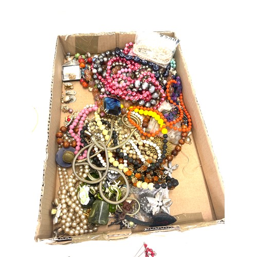 596 - Box of assorted vintage costume jewellery