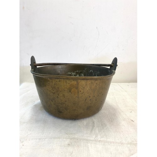 134 - Small brass jam pan measures approx 4inches tall 7 inches diameter