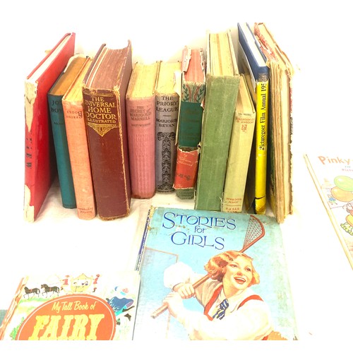 217 - Selection of assorted books includes annuals etc