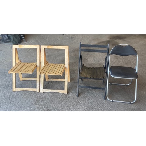 322 - Selection of foldable chairs