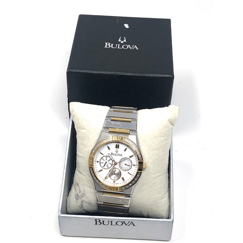 457 - Bents boxed bulova quartz wristwatch working order