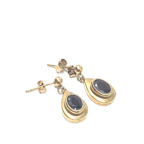 93 - 9ct gold garnet earrings weight 1.8g