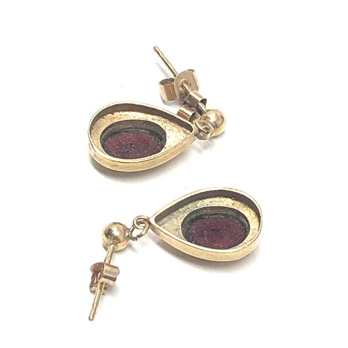 93 - 9ct gold garnet earrings weight 1.8g